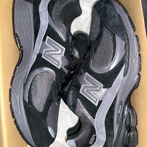 New Balance 2002r Black and Gray Sneakers
